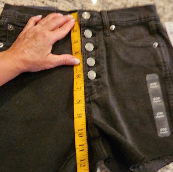New Black high rise Gap Shorts - Picture 6 of 8